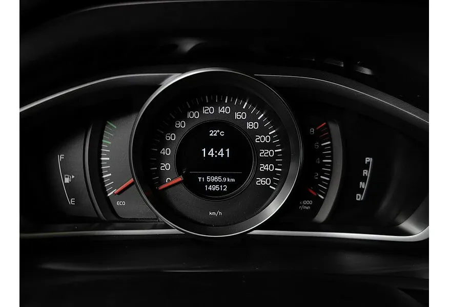 Volvo V40 1.5 T3 Drive-E Geartronic (152 л.с.) Kinetic Черный в АВИЛОН. Слайд №17