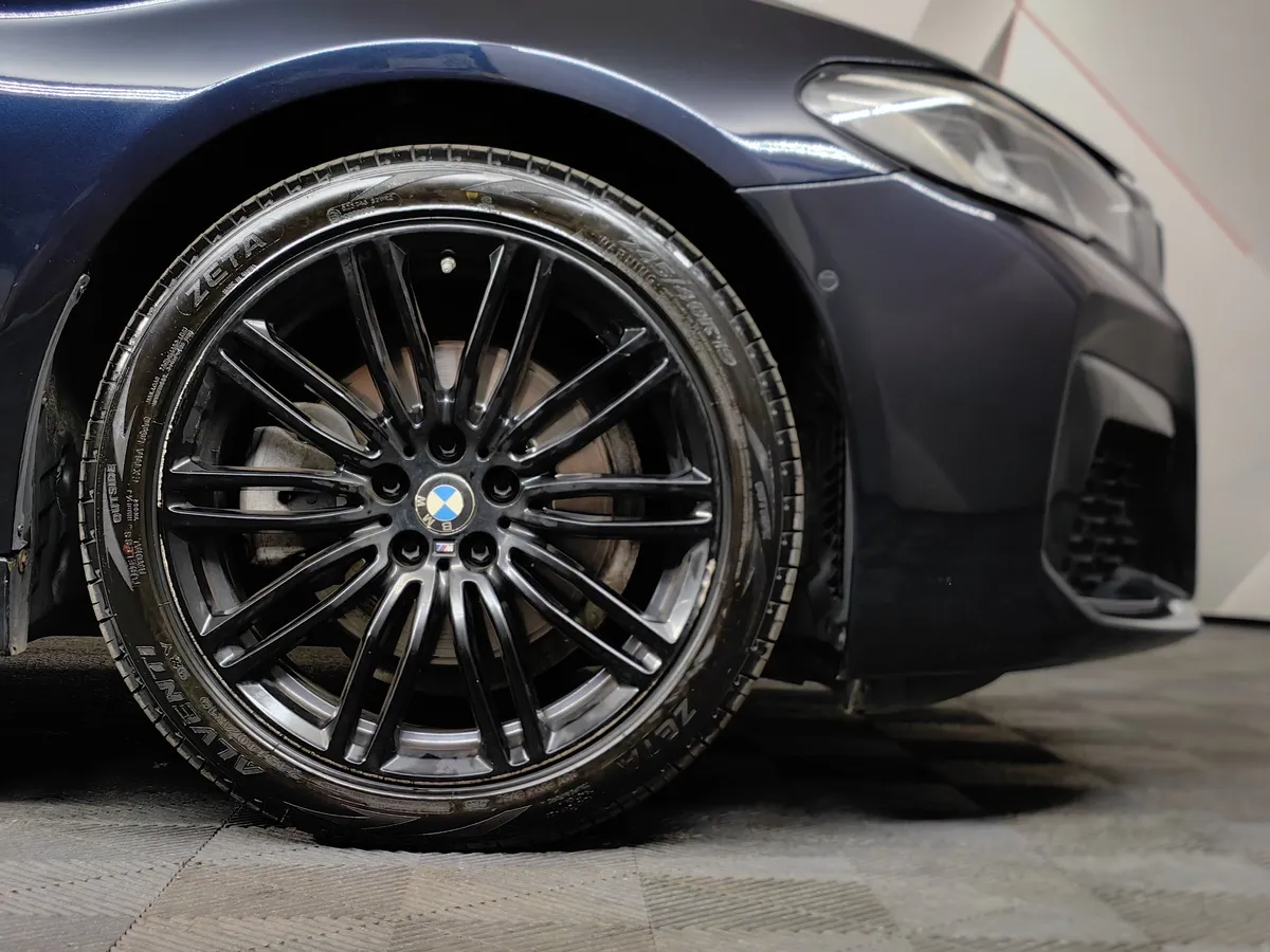 BMW 5 серия 520d xDrive Steptronic (190 л.с.) M Sport Черный в АВИЛОН. Слайд №7