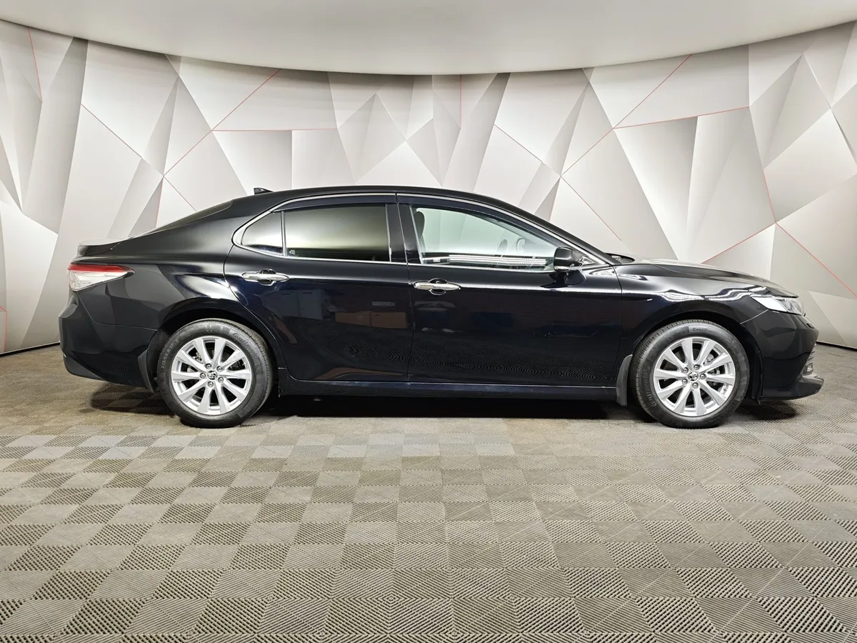 Toyota Camry 2.5 AT (181 л.с.) Черный в АВИЛОН. Слайд №6