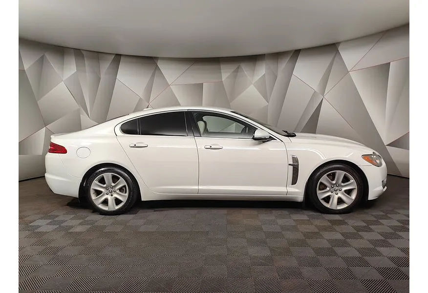 АВИЛОН - Jaguar XF 3.0 D AT (275 л.с.) Portfolio Белый - slide 3