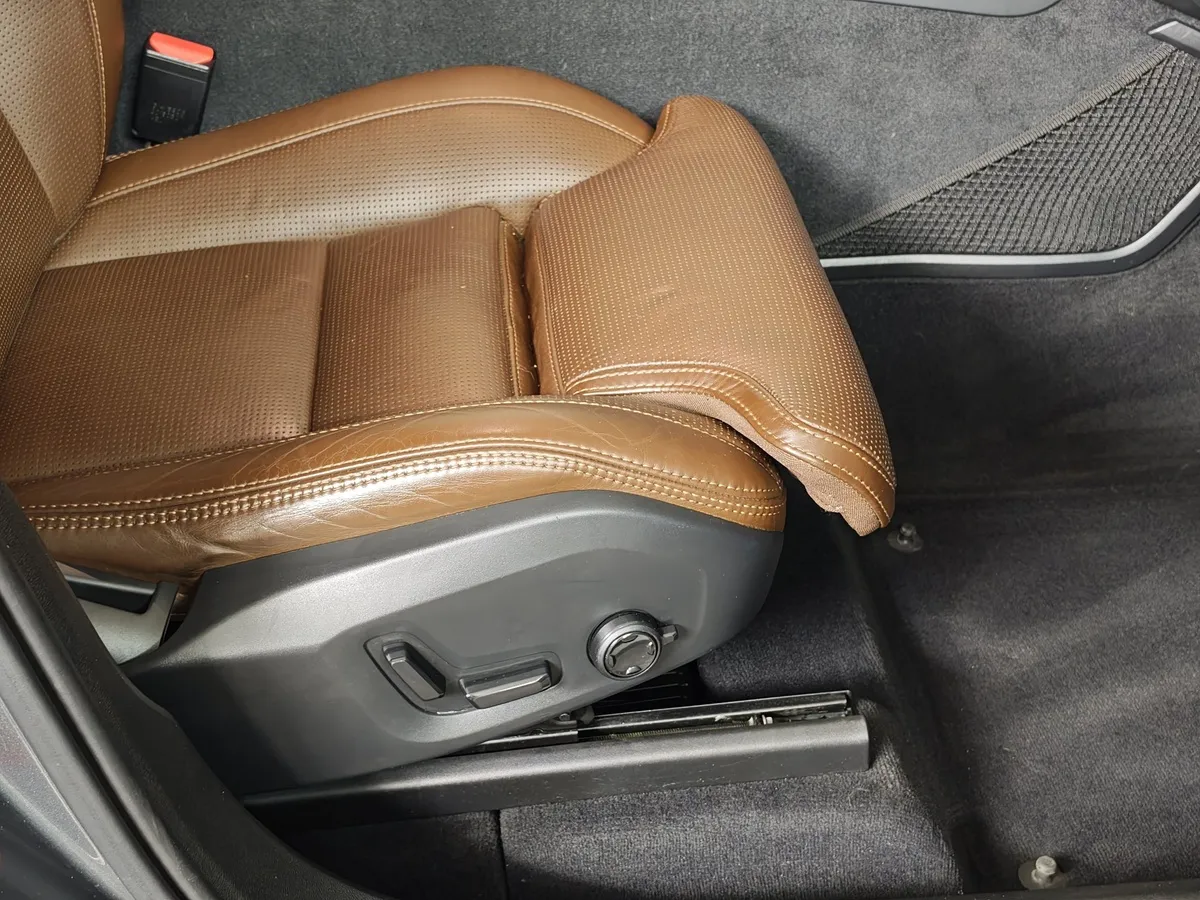 Volvo XC60 2.0 D5 AT AWD (235 л.с.) Momentum Серый в АВИЛОН. Слайд №22
