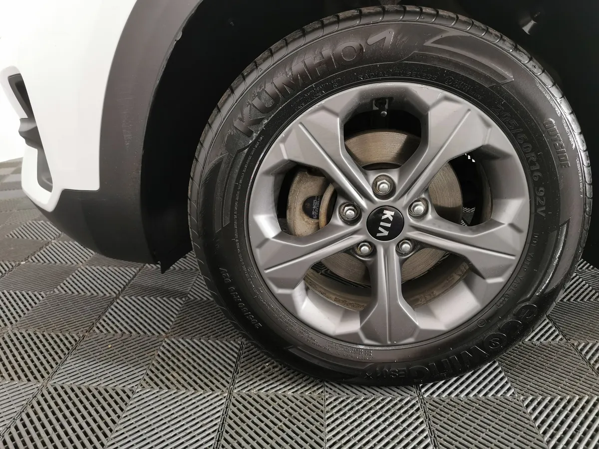 Kia Seltos 2.0 MPI 2WD IVT (149 л.с.) Luxe Белый в АВИЛОН. Слайд №9