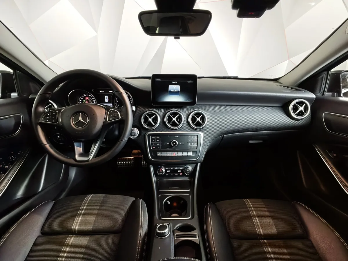 Mercedes-Benz A-Класс A 180 7G-DCT (122 л.с.) Особая серия Черный в АВИЛОН. Слайд №14