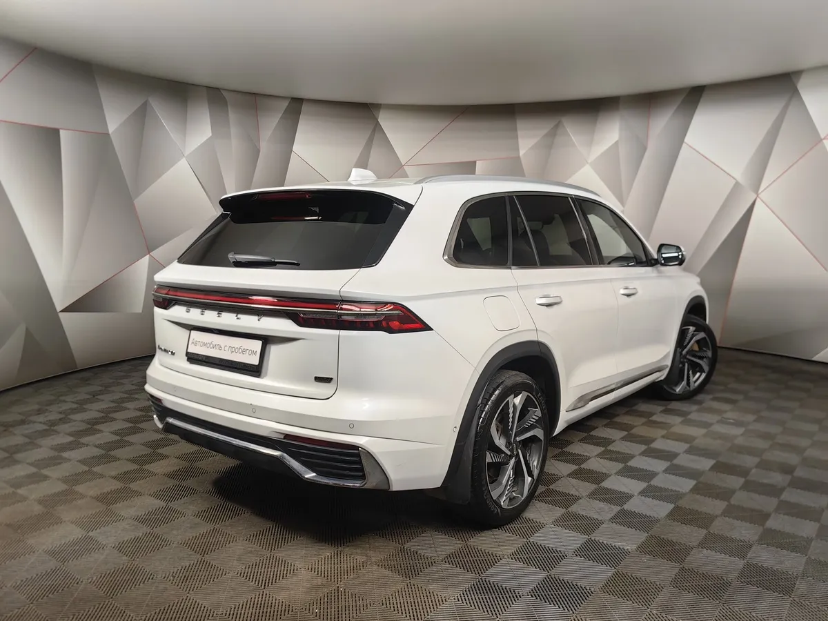 Geely Monjaro 2.0T 8AT 4WD (238 л.с.) Flagship Белый в АВИЛОН. Слайд №2