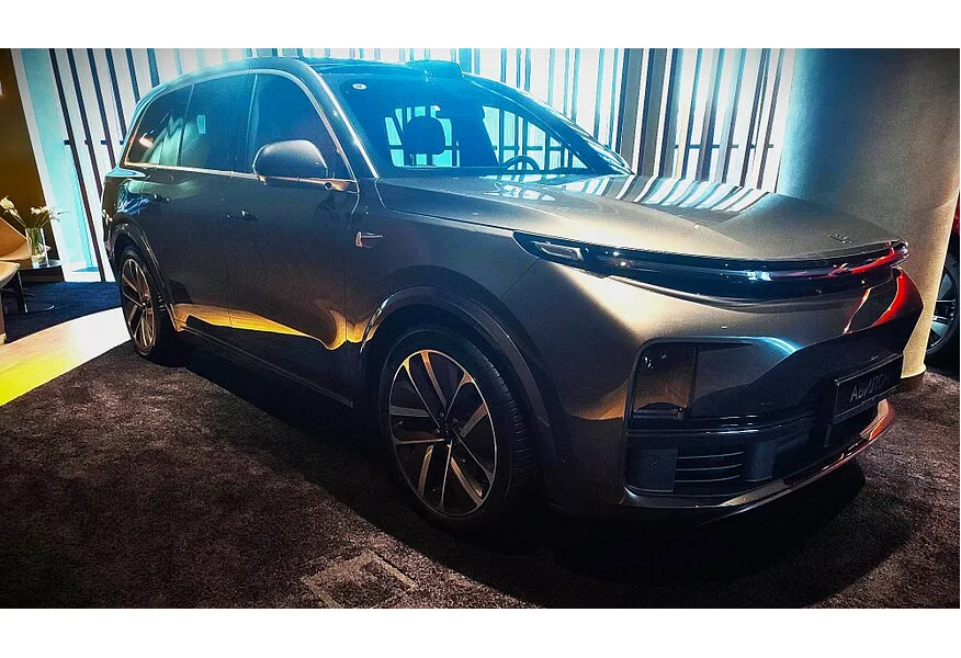 Li Auto L9 1.5 AT 4WD (449 л.с.) Ultra Серый в АВИЛОН. Слайд №2