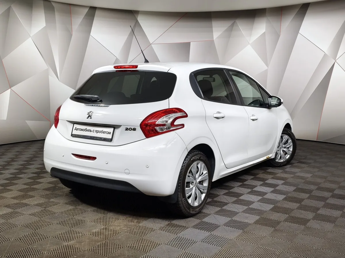 Peugeot 208 1.2 VTi ETG (82 л.с.) Белый в АВИЛОН. Слайд №2