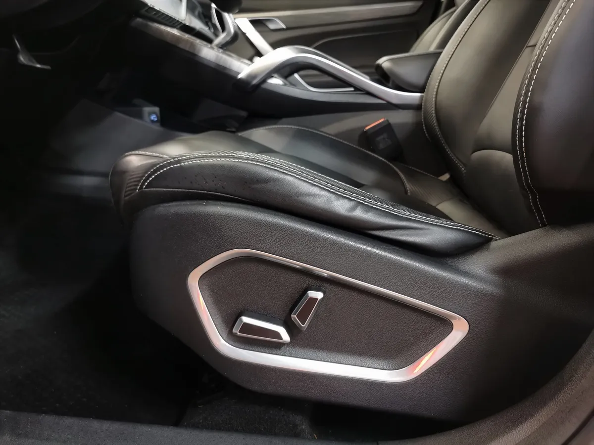 Geely Atlas Pro 1.5T AT FWD (177 л.с.) Luxury Белый в АВИЛОН. Слайд №20