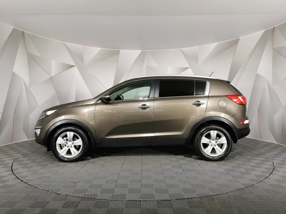 Kia Sportage 2.0 AT 4WD (150 л.с.) Luxe Коричневый в АВИЛОН. Слайд №5