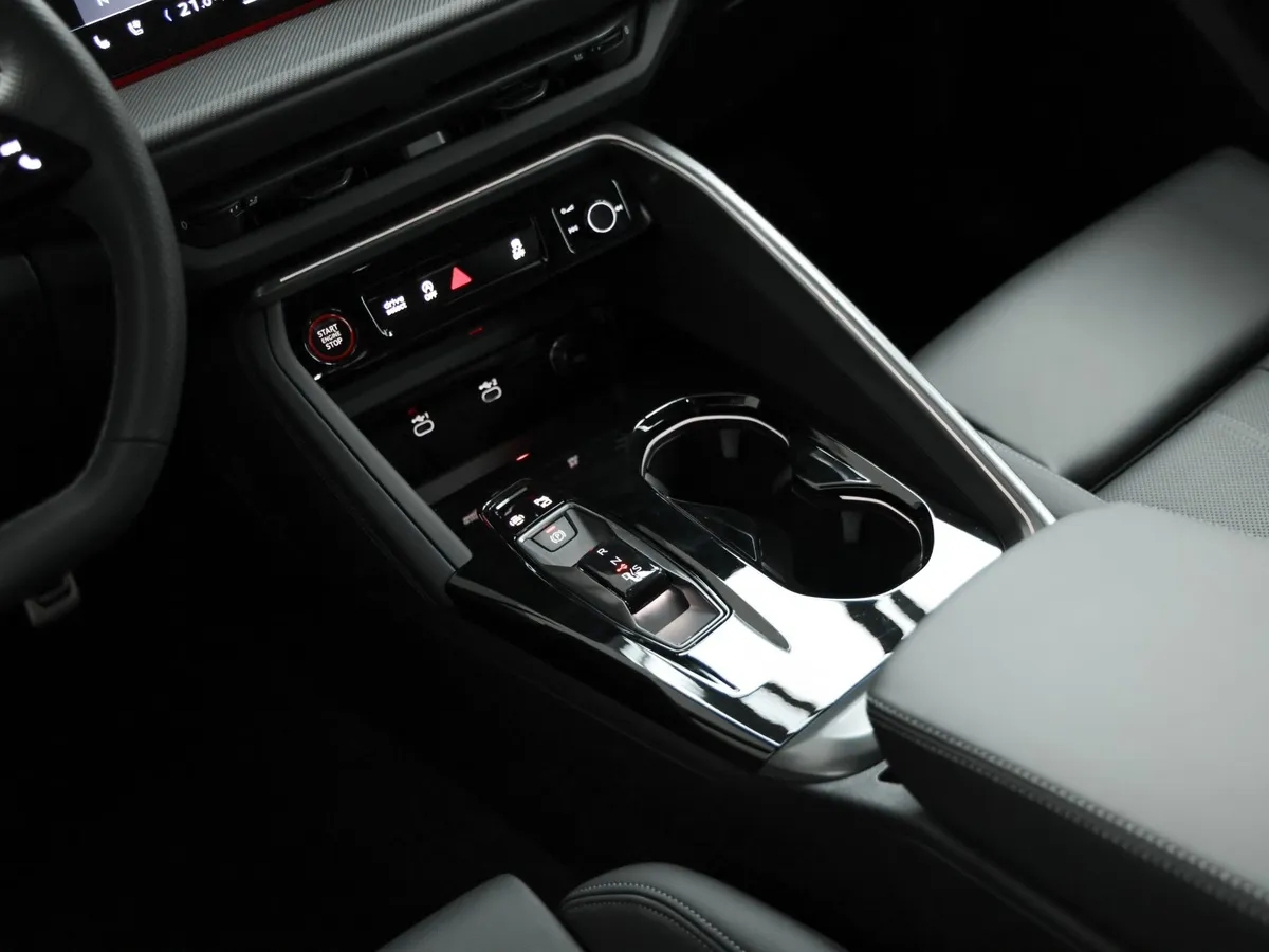 Audi Q5 Sportback 2.0 TFSI S tronic quattro (272 л.с.) Белый в АВИЛОН. Слайд №17