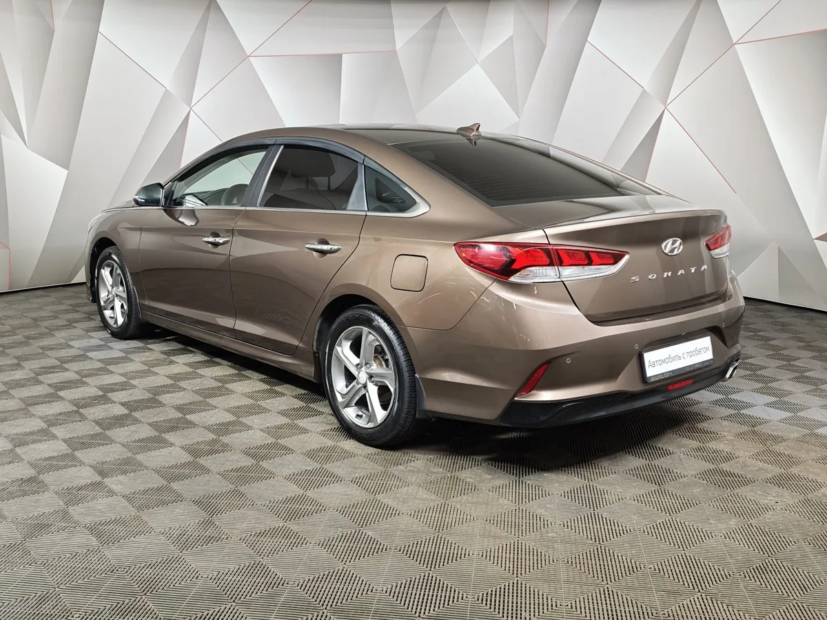 Hyundai Sonata 2.0 MPI (150 л.с.) Business Бежевый в АВИЛОН. Слайд №4