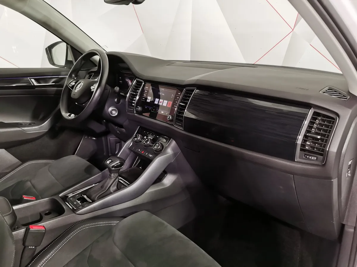 Skoda Kodiaq 2.0 TSI DSG 4X4 (180 л.с.) Белый в АВИЛОН. Слайд №12