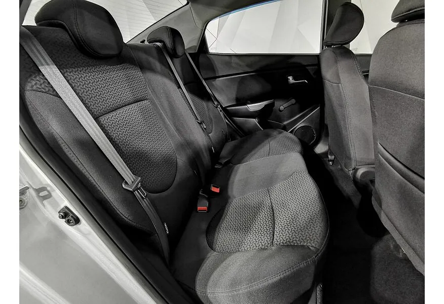 Kia Rio 1.4 AT (107 л.с.) Серебристый в АВИЛОН. Слайд №10