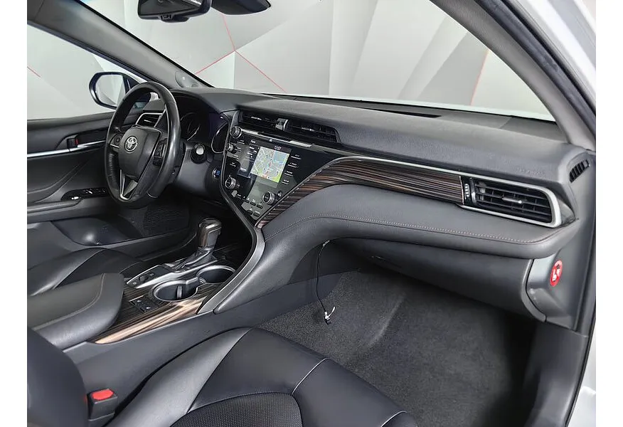 Toyota Camry 2.5 AT (181 л.с.) Белый в АВИЛОН. Слайд №8