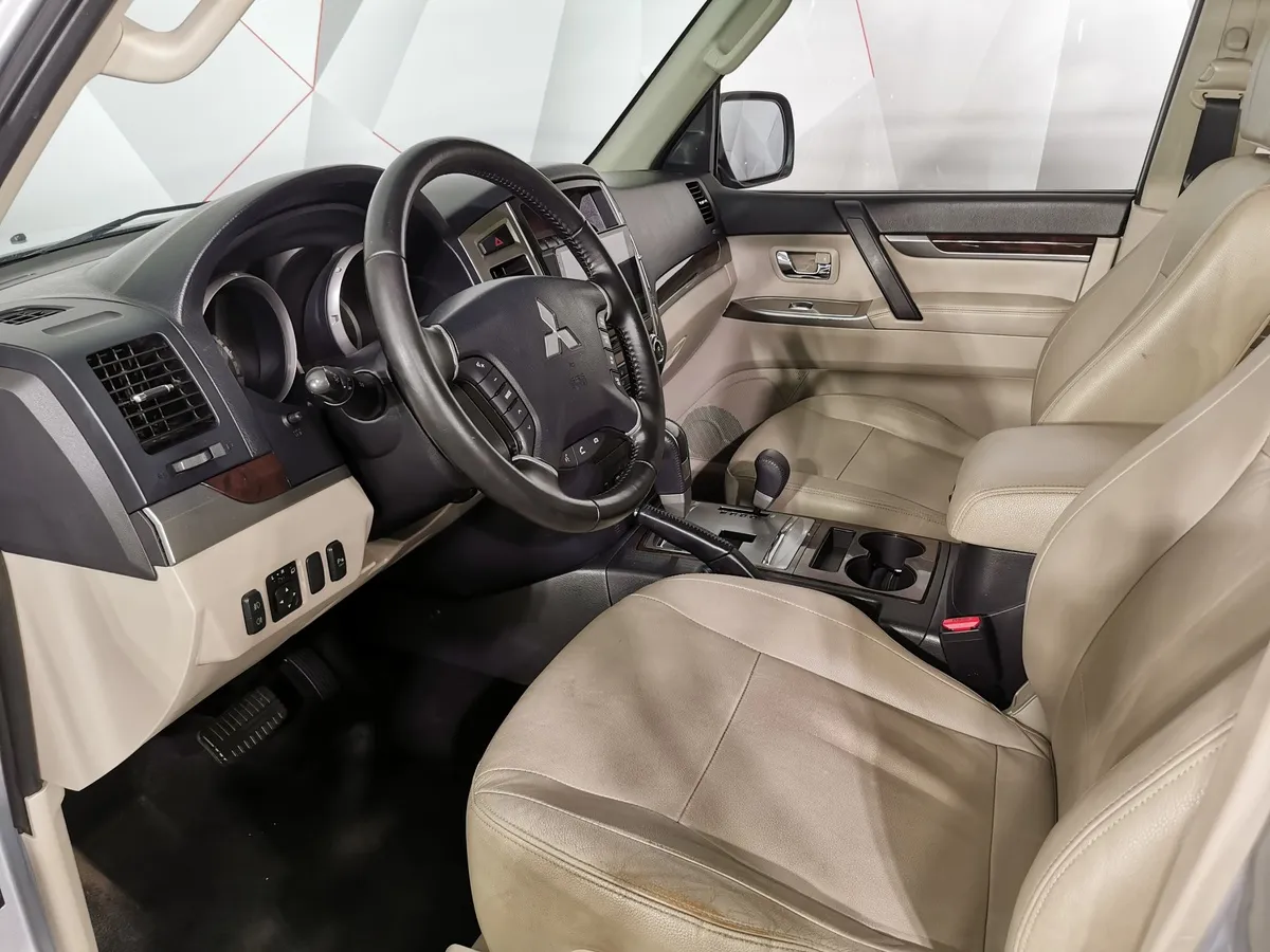 Mitsubishi Pajero 3.8 AT (250 л.с.) Серый в АВИЛОН. Слайд №18