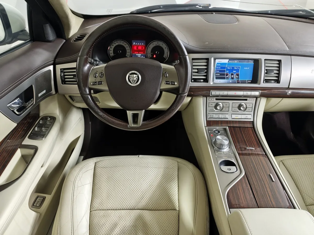 Jaguar XF 3.0 AT (238 л.с.) Белый в АВИЛОН. Слайд №18