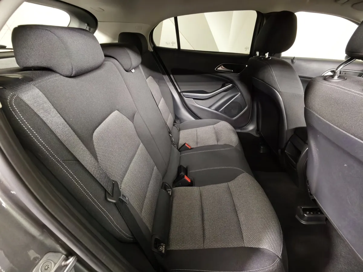Mercedes-Benz GLA 200 7G-DCT (150 л.с.) Особая серия Серый в АВИЛОН. Слайд №14
