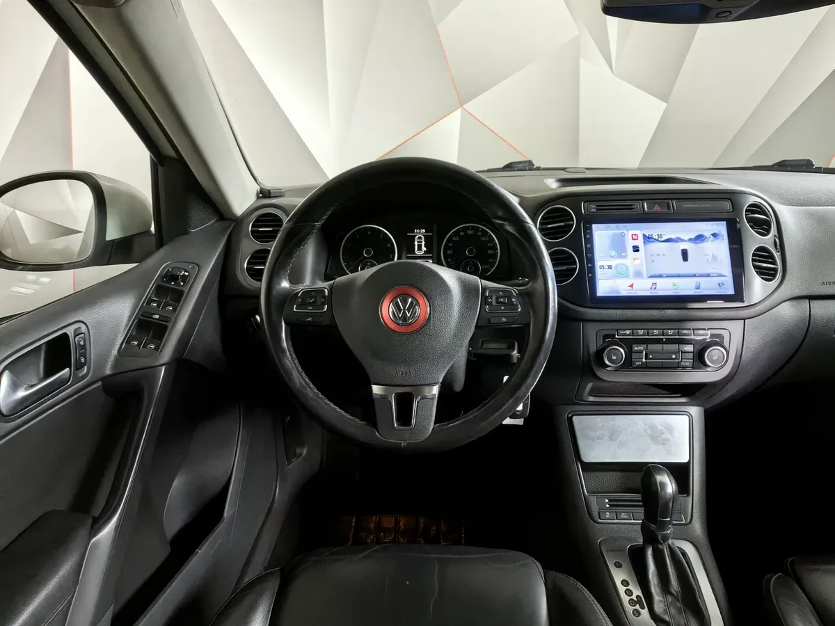 Volkswagen Tiguan 2.0 TSI 4Motion AT (170 л.с.) Track & Field Белый в АВИЛОН. Слайд №18