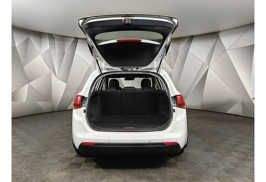 Kia Ceed 1.6 MT (129 л.с.) Comfort Белый в АВИЛОН. Слайд №11