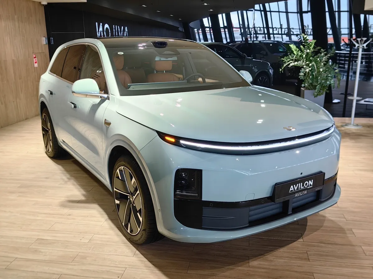 Li Auto L6 1.5 AT 4WD (150 л.с.) Max Голубой в АВИЛОН. Слайд №2