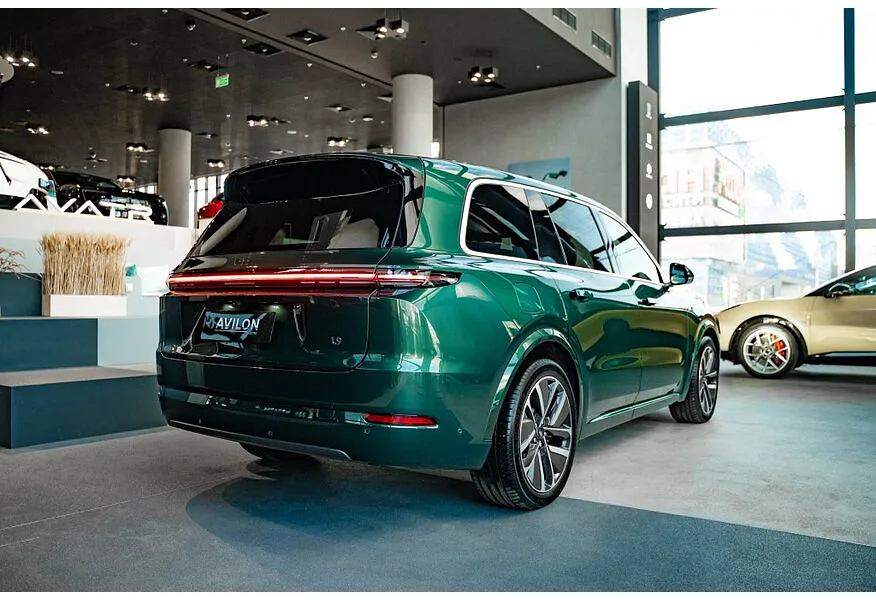 Li Auto L9 1.5 AT 4WD (449 л.с.) Max Зеленый в АВИЛОН. Слайд №4