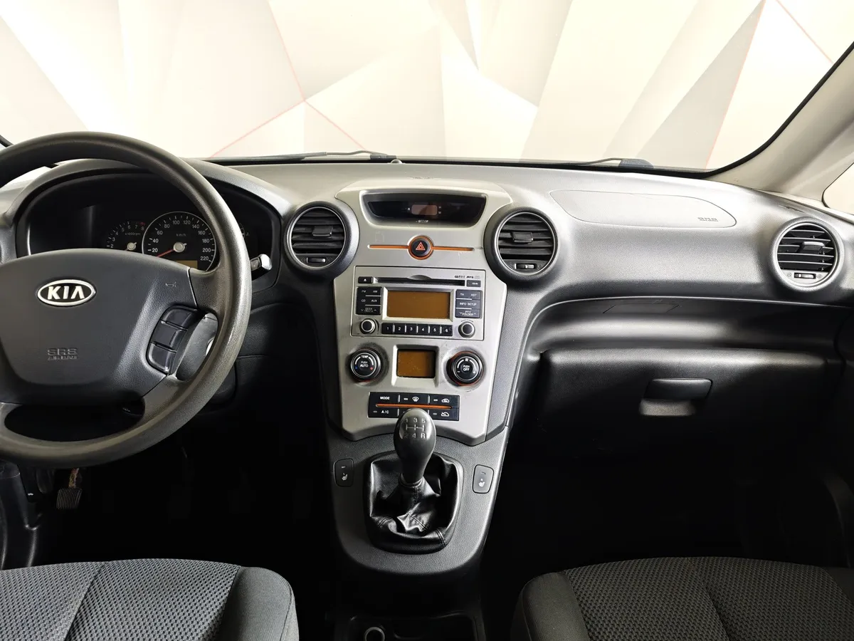 Kia Carens 2.0 MT (137 л.с.) Бежевый в АВИЛОН. Слайд №14