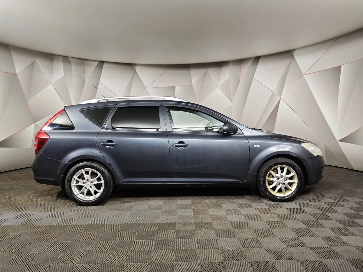 Kia Ceed 1.4 MT (109 л.с.) Серый в АВИЛОН. Слайд №6
