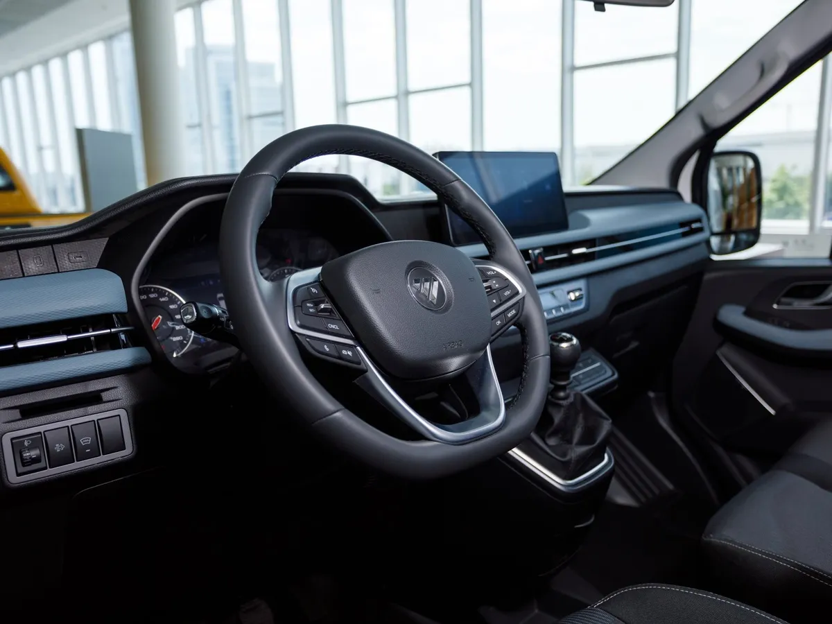 Foton View 2.0D 6MT RWD (159 л.с.) H1 1990 Серебристый в АВИЛОН. Слайд №2