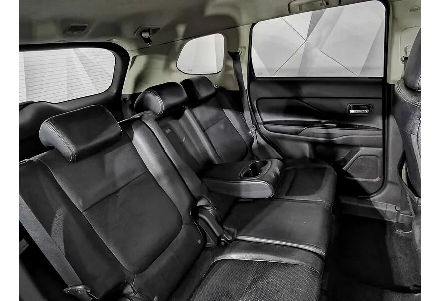 Mitsubishi Outlander 2.0 CVT 4WD (146 л.с.) Синий в АВИЛОН. Слайд №16 Mitsubishi Outlander 2.0 CVT 4WD (146 л.с.) Синий в АВИЛОН. Слайд №16