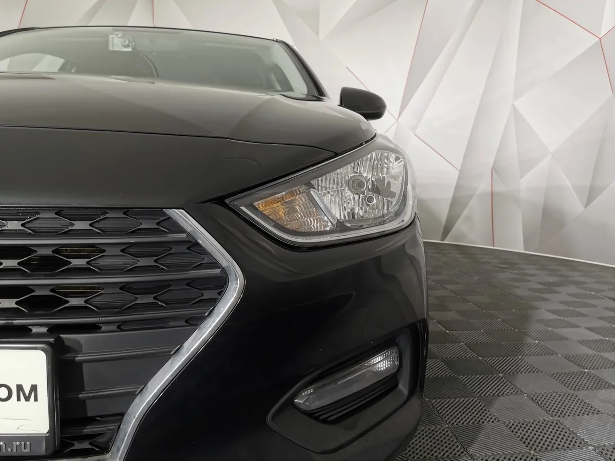 Hyundai Solaris 1.6 AT (123 л.с.) Comfort + Advanced + Winter Черный в АВИЛОН. Слайд №10