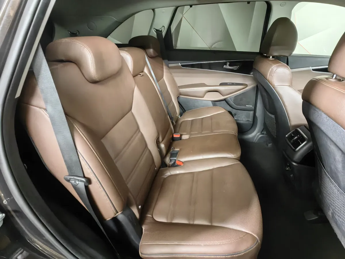 Kia Sorento 2.2 CRDi AT AWD (200 л.с.) Premium Коричневый в АВИЛОН. Слайд №16