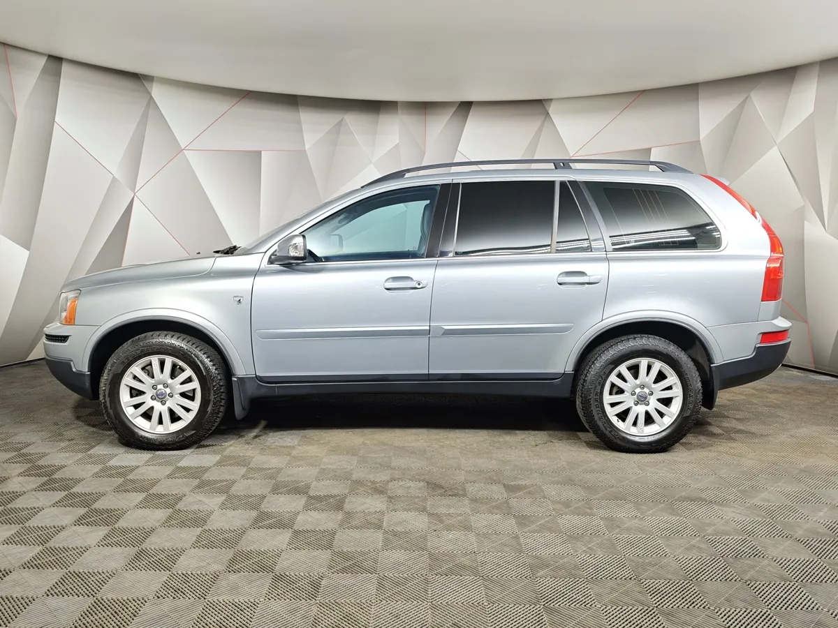 Volvo XC90 2.5 T5 Geartronic AWD (5 мест) (210 л.с.) Серебристый в АВИЛОН. Слайд №5