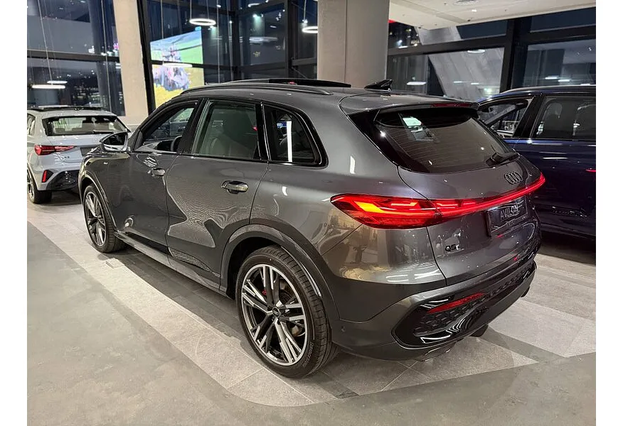 Audi Q5 2.0 TFSI S tronic quattro (272 л.с.) Серый в АВИЛОН. Слайд №3