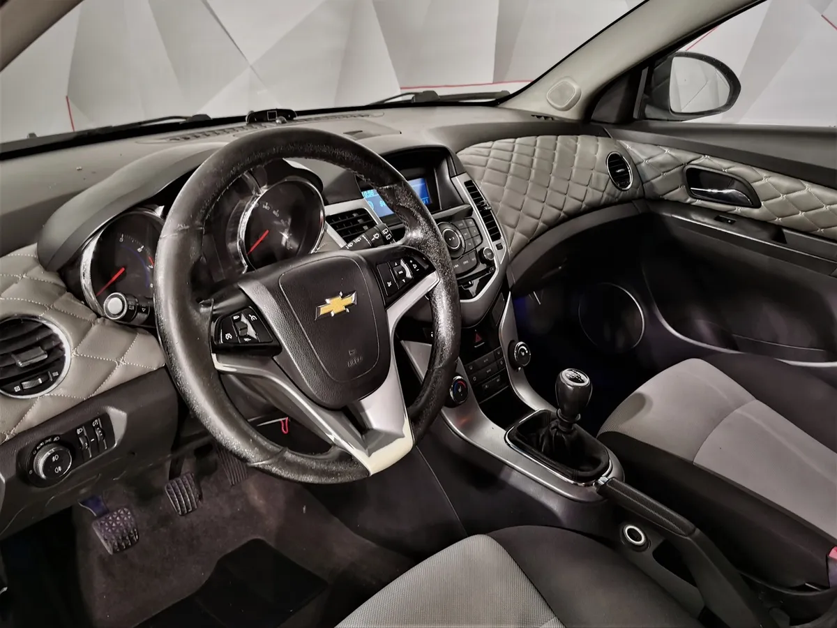 Chevrolet Cruze 1.8 MT (141 л.с.) Черный в АВИЛОН. Слайд №18