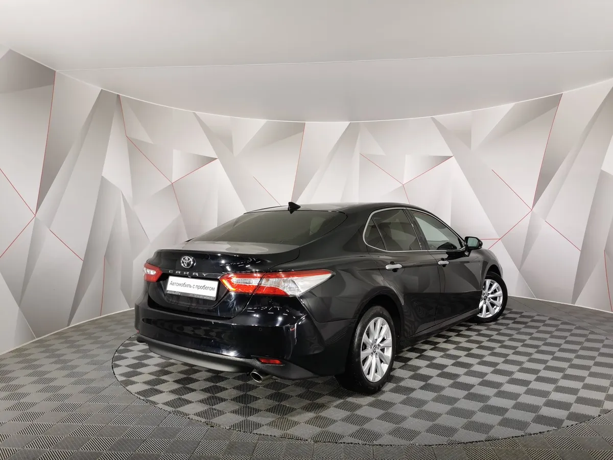 Toyota Camry 2.5 AT (181 л.с.) Черный в АВИЛОН. Слайд №2