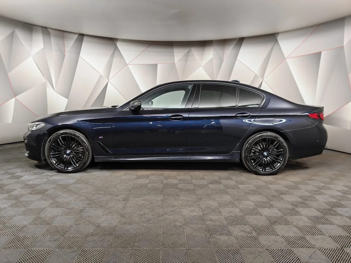 BMW 5 серия 520d xDrive Steptronic (190 л.с.) M Sport Черный в АВИЛОН. Слайд №5