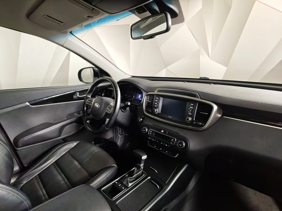 Kia Sorento 2.4 GDI AT AWD (188 л.с.) Luxe Серый в АВИЛОН. Слайд №12