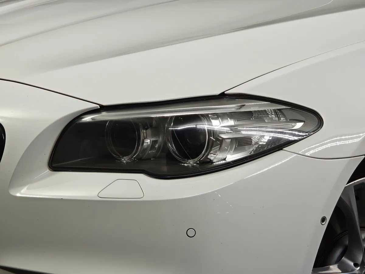 BMW 5 серия 535i xDrive Steptronic (306 л.с.) Белый в АВИЛОН. Слайд №8