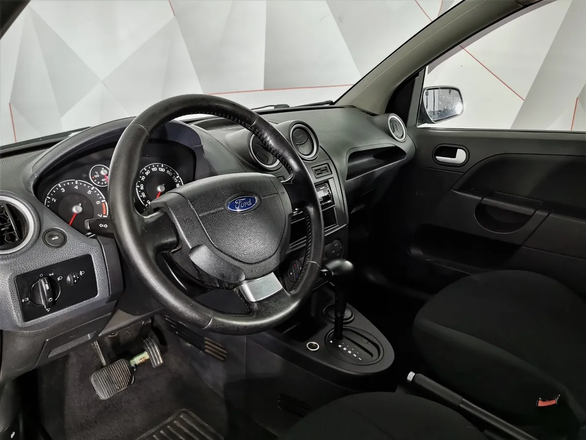 Ford Fiesta 1.6 AT (100 л.с.) Ghia Зеленый в АВИЛОН. Слайд №16