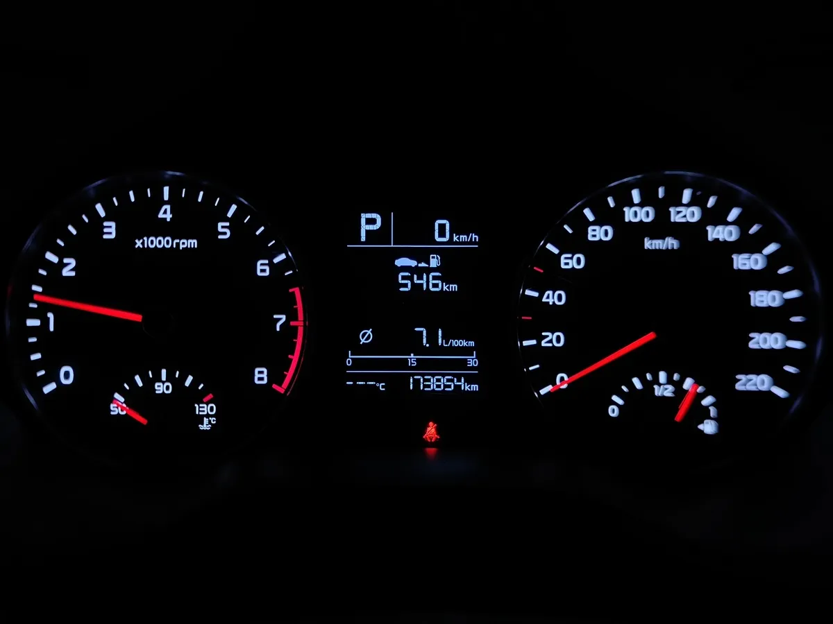 Kia Rio 1.6 AT (123 л.с.) Comfort Красный в АВИЛОН. Слайд №18