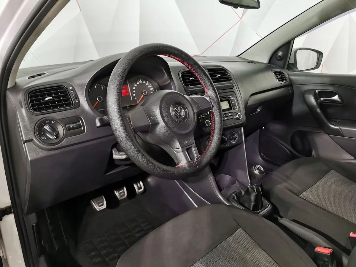 Volkswagen Polo 1.6 Tiptronic (105 л.с.) Comfortline Белый в АВИЛОН. Слайд №17