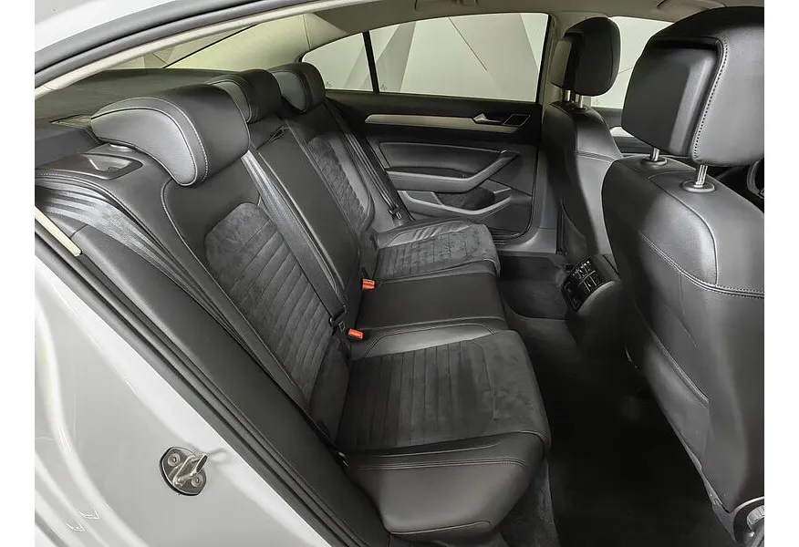 Volkswagen Passat 1.8 TSI BlueMotion DSG (180 л.с.) Highline Белый в АВИЛОН. Слайд №16