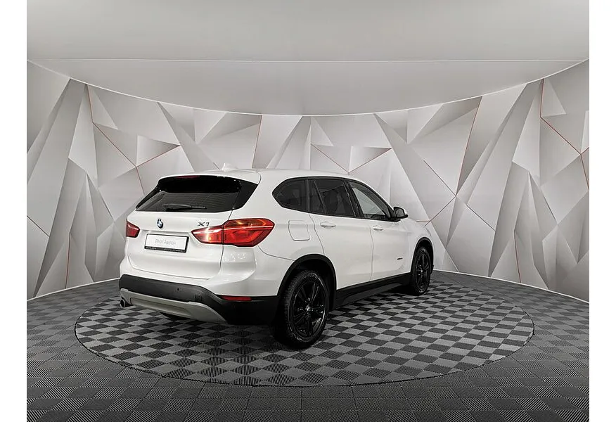 BMW X1 18i sDrive AT (136 л.с.) Advantage Белый в АВИЛОН. Слайд №2