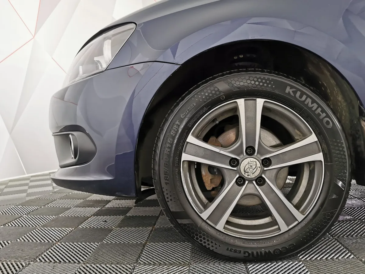 Volkswagen Polo 1.6 MPI AT (110 л.с.) Highline Синий в АВИЛОН. Слайд №9