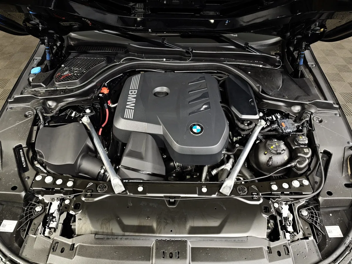 BMW 5 серия 530i xDrive AT (252 л.с.) Черный в АВИЛОН. Слайд №10