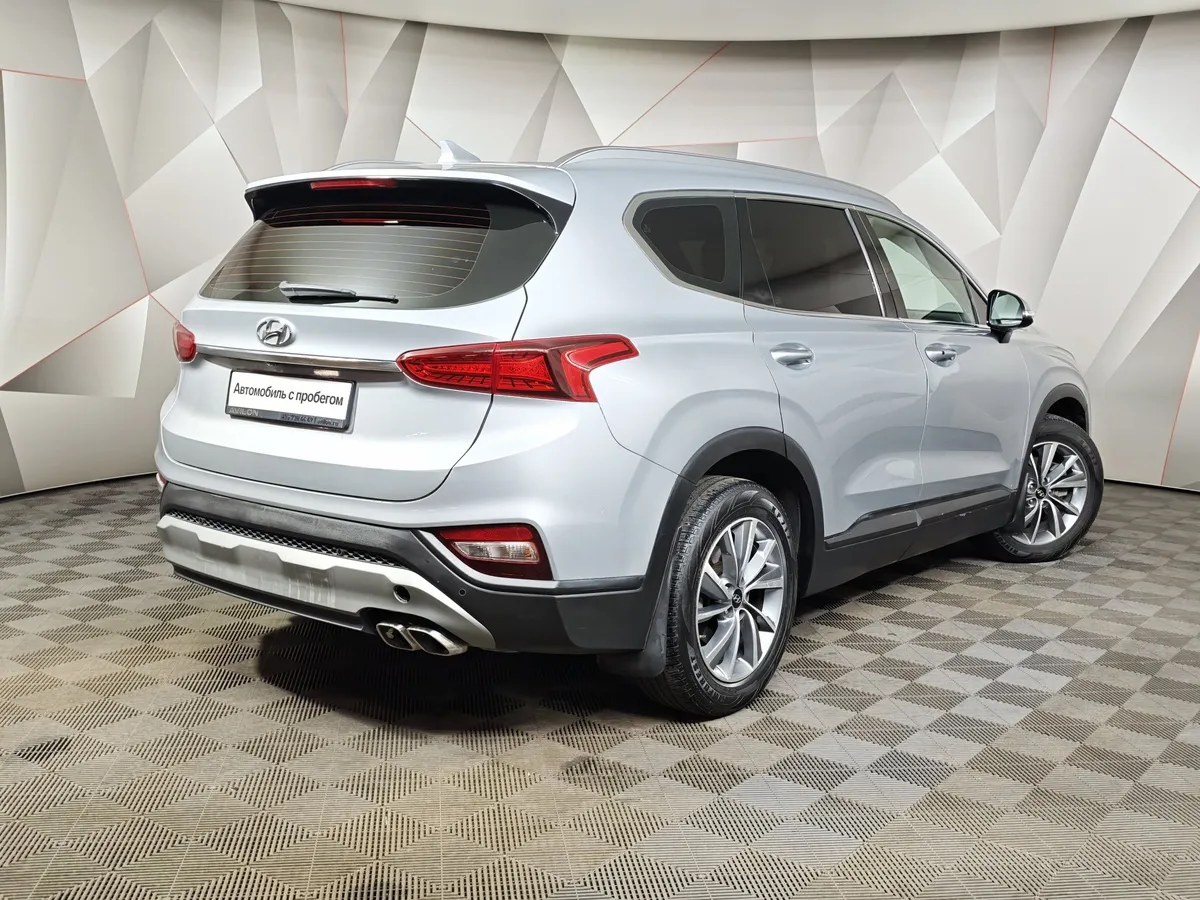 Hyundai Santa Fe 2.2 (200 л.с.) CRDi - 8AT High-tech Серый в АВИЛОН. Слайд №2