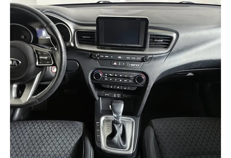 Kia Ceed 1.6 AT (130 л.с.) Luxe Черный в АВИЛОН. Слайд №15