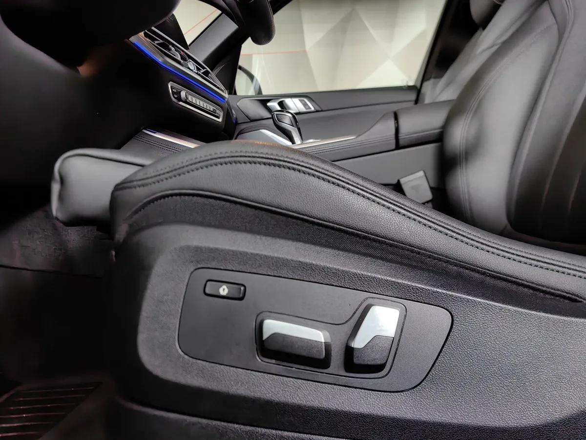 BMW X5 xDrive30d Steptronic (249 л.с.) Черный в АВИЛОН. Слайд №18