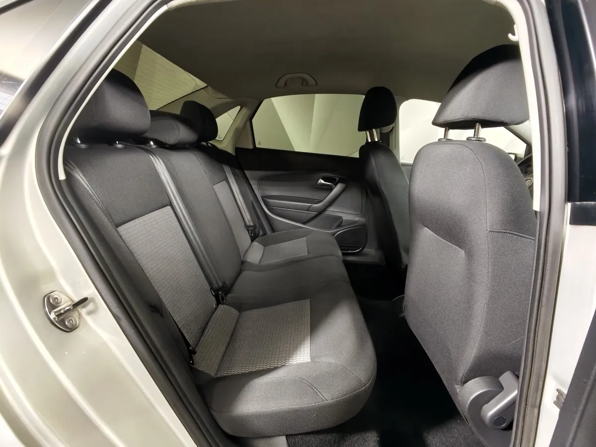 Volkswagen Polo 1.6 Tiptronic (105 л.с.) Comfortline Серебристый в АВИЛОН. Слайд №14