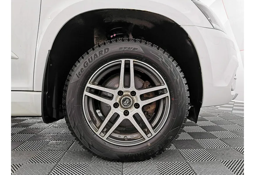 Skoda Yeti 1.8 TSI 4x4 DSG (152 л.с.) Белый в АВИЛОН. Слайд №9