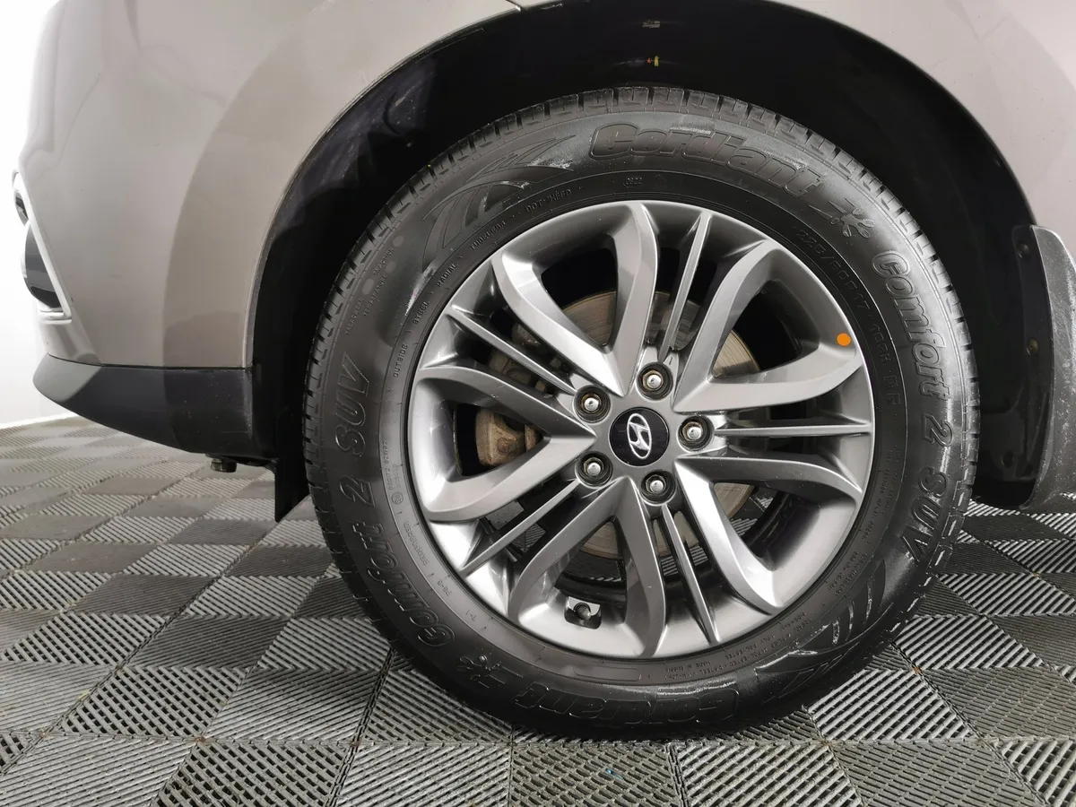 Hyundai ix35 2.0 MT 2WD (150 л.с.) Коричневый в АВИЛОН. Слайд №9